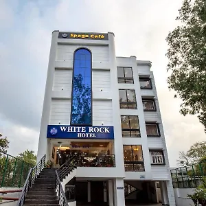Hotel White Rock By The Solitaire Hospitality