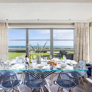 Beam Ends - Beachfront House, Parking, Allows Pet