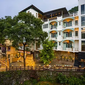 Zostel Rishikesh, Laxman Jhula