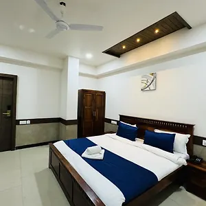 Col'S Hotel Uphaar Tirth