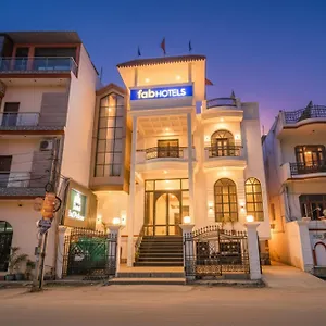 Fabhotel Raj Palace