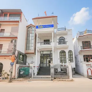 Fabhotel Raj Palace