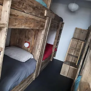Ty Glyndwr Bunkhouse, Bar And Cafe