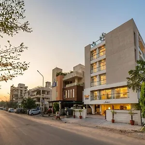 Palm Stay - Studios & Rooms