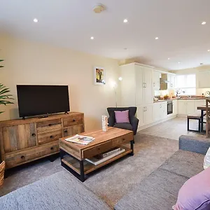 Hillyard Mews