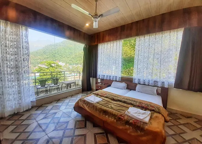 Zostel Rishikesh, Laxman Jhula