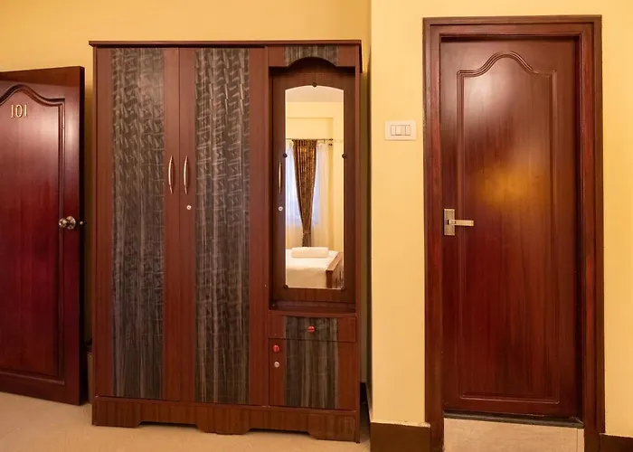 Aakash Rooms And Cottages,