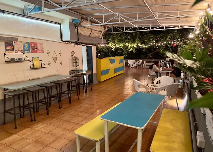 Locomo Hostel Og - Stay Work Eat