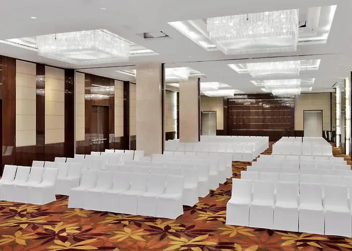 Kochi Marriott Hotel, Lulu International Shopping Mall