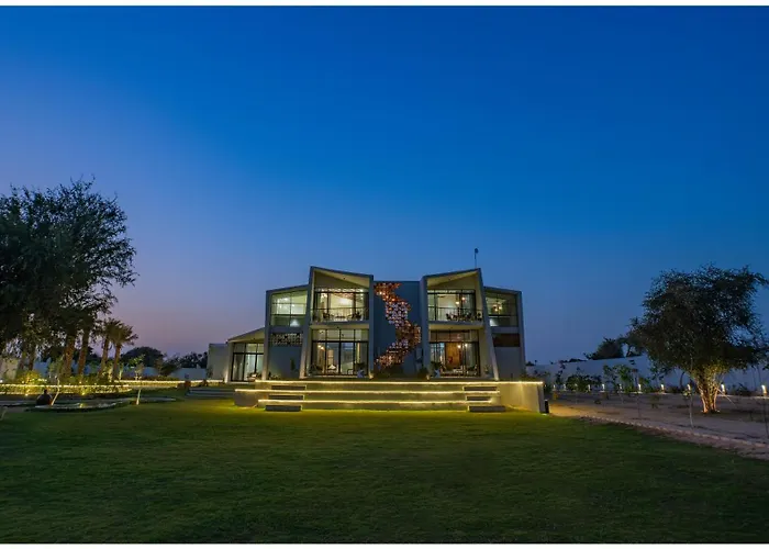 Casa Concreto- 5-Bedroom Luxury Villa With All Weather Pool