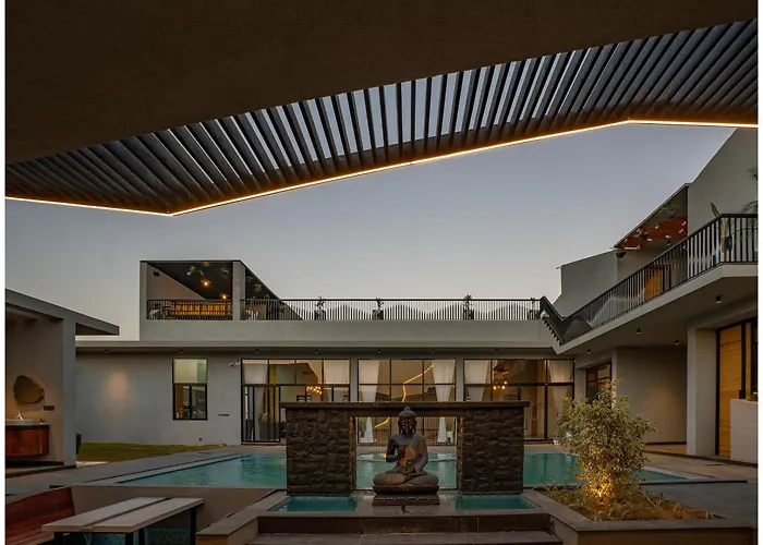 Casa Concreto- 5-Bedroom Luxury Villa With All Weather Pool