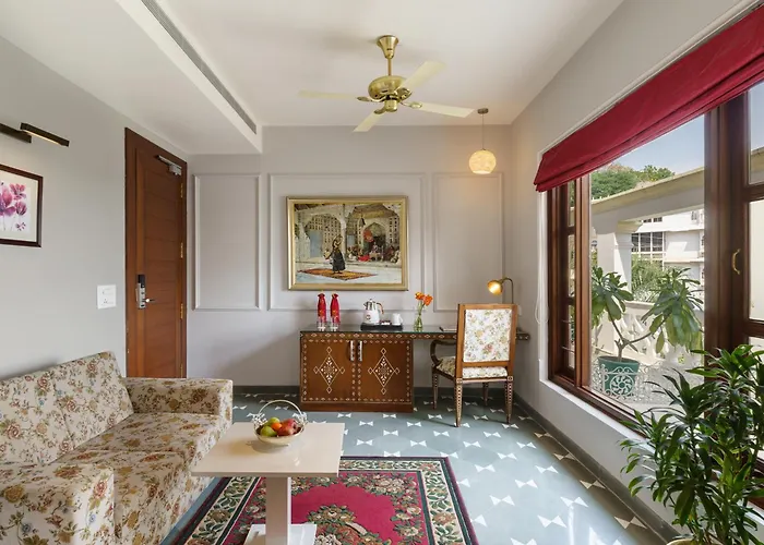 Brahma Niwas - Luxury Lake View Hotel With Infinity Pool, Udaipur