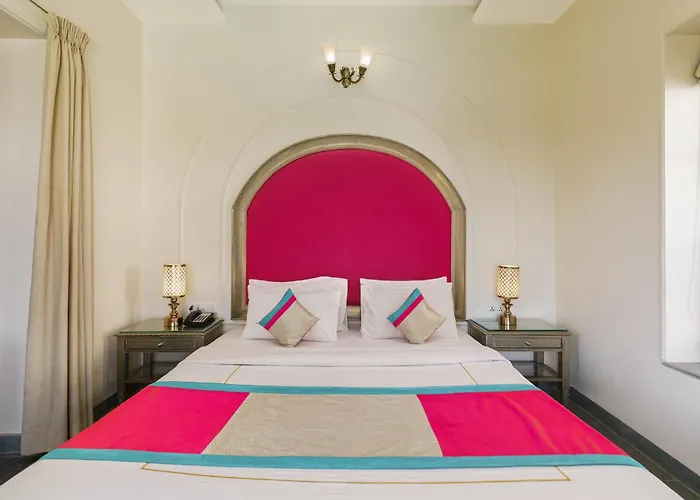 Brahma Niwas - Luxury Lake View Hotel With Infinity Pool, Udaipur
