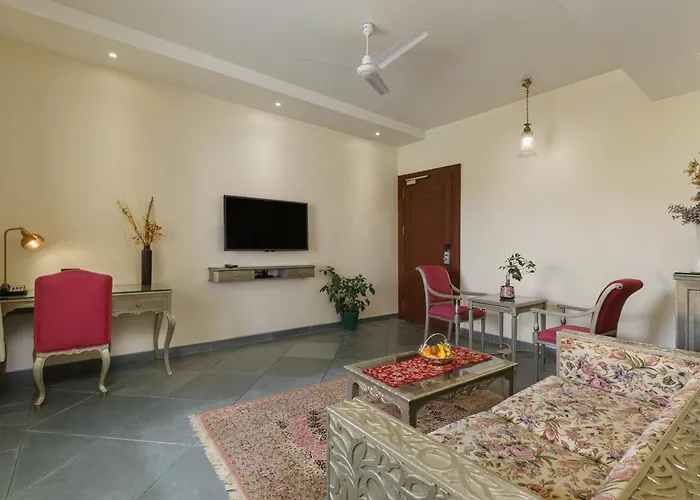 Brahma Niwas - Luxury Lake View Hotel With Infinity Pool, Udaipur
