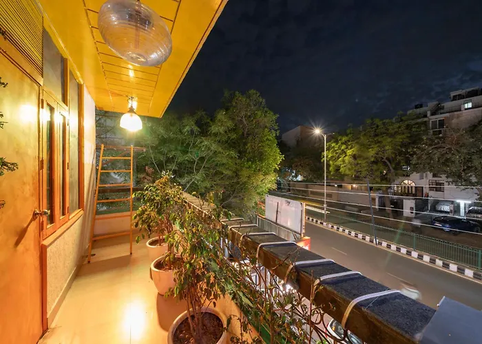 Lime Stays B&B Gk-2 At Greater Kailash Metro South Delhi Nearby Saket Select City