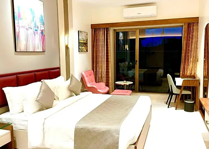Pushpak Hotel & Convention