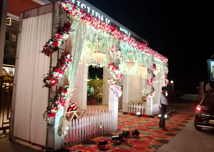 Pushpak Hotel & Convention