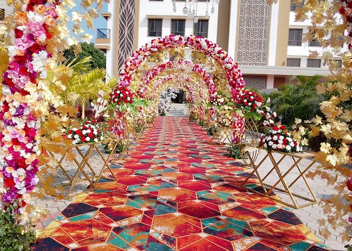 Pushpak Hotel & Convention
