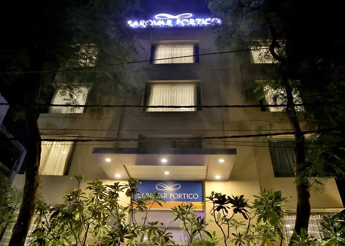 Sarovar Portico Naraina, Hotel