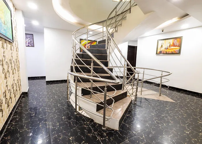 Hotel Red Castle - Near Ganga Ram & Blk Hospital - Karol Bagh
