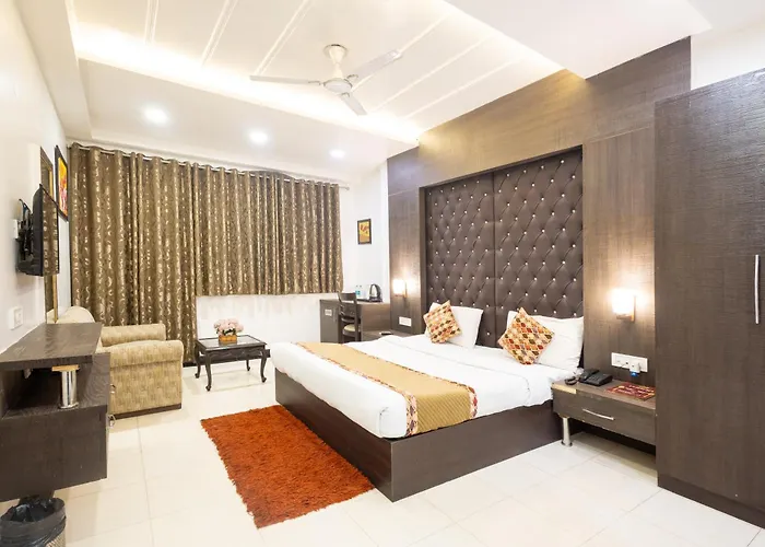 Hotel Red Castle - Near Ganga Ram & Blk Hospital - Karol Bagh