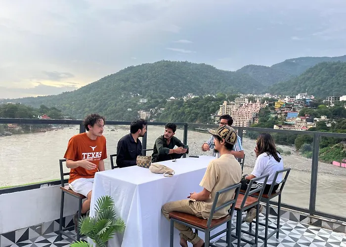 Joey'S By The Ganges