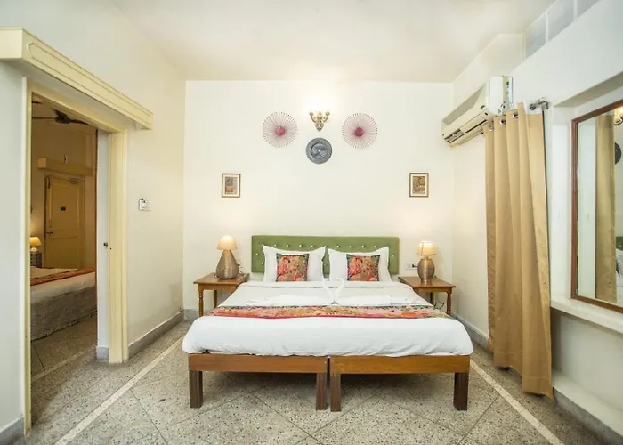 Hotel Pink Palace