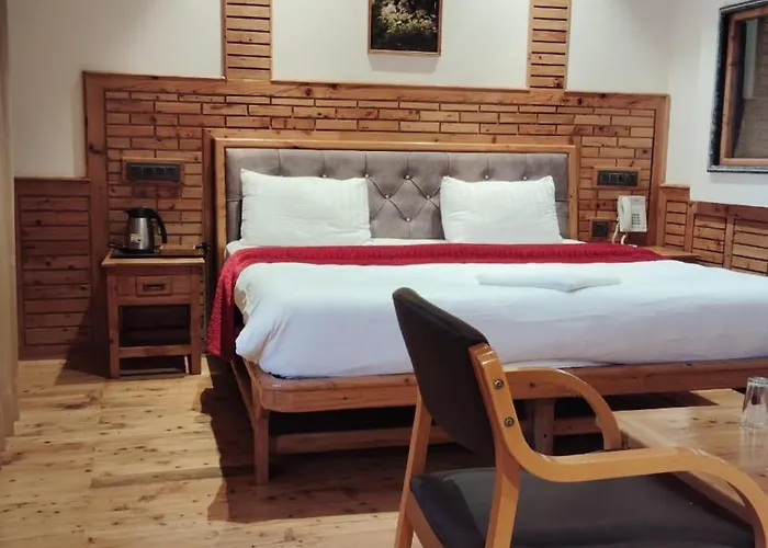 Hotel Cm Palace - Pure Vegetarian