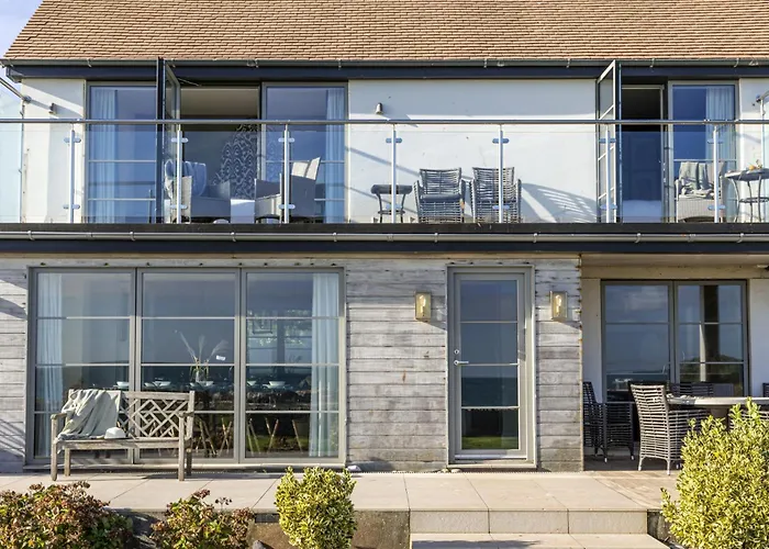 Beam Ends - Beachfront House, Parking, Allows Pet