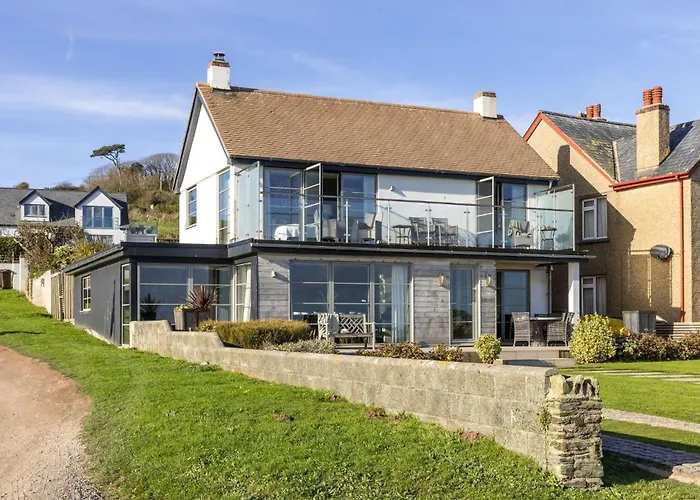 Beam Ends - Beachfront House, Parking, Allows Pet