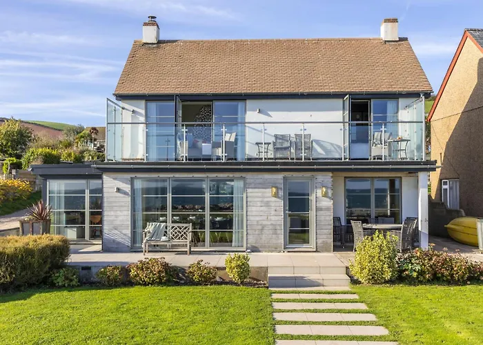 Beam Ends - Beachfront House, Parking, Allows Pet