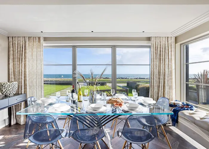 Beam Ends - Beachfront House, Parking, Allows Pet