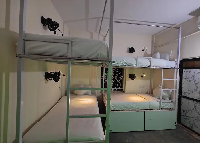 Hot - House Of Travellers, Vagator