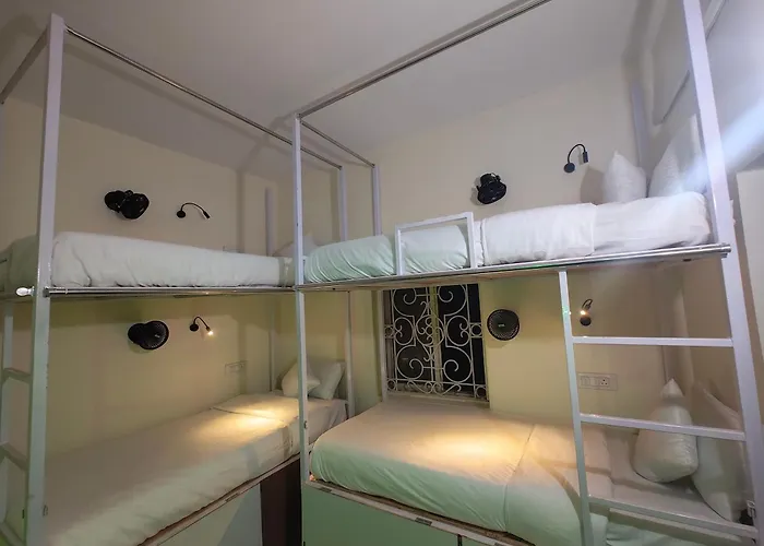 Hot - House Of Travellers, Vagator