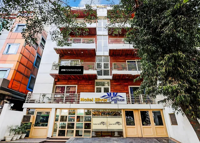 Super Townhouse Hotel Silver Saffron