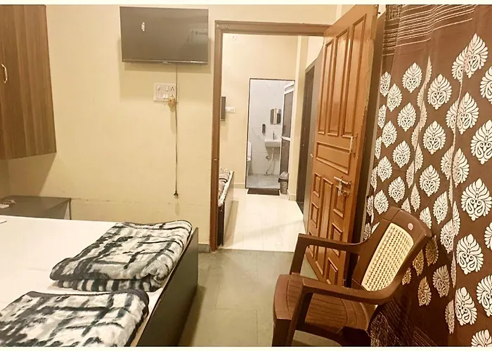Ujjain Budget Hotel - R U D R A - S A G A R - Near Mahakal Temple - Railway Station - River - Free Parking And Wi- Fi - Power Backup - Hotel-At-Prime-Location Spacious-Room - Best Homestay In Ujjain