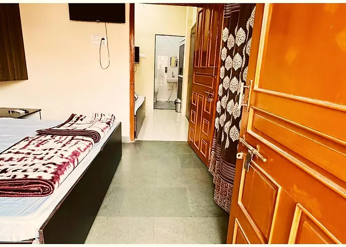 Ujjain Budget Hotel - R U D R A - S A G A R - Near Mahakal Temple - Railway Station - River - Free Parking And Wi- Fi - Power Backup - Hotel-At-Prime-Location Spacious-Room - Best Homestay In Ujjain