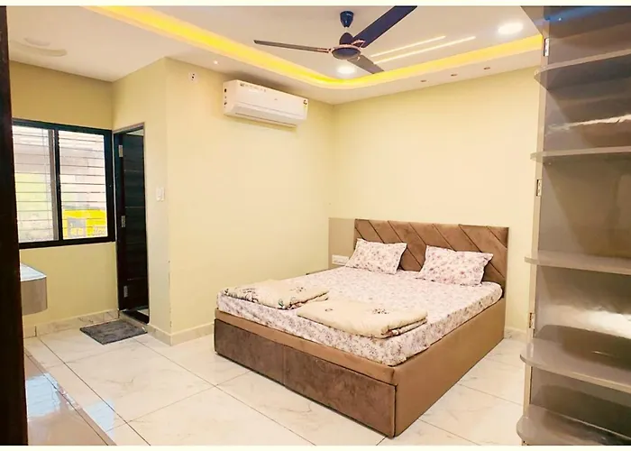 Ujjain Budget Hotel - R U D R A - S A G A R - Near Mahakal Temple - Railway Station - River - Free Parking And Wi- Fi - Power Backup - Hotel-At-Prime-Location Spacious-Room - Best Homestay In Ujjain