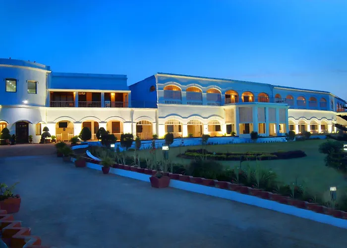 Chanakya Bnr Hotel