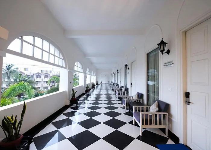 Chanakya Bnr Hotel