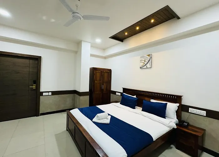 Col'S Hotel Uphaar Tirth
