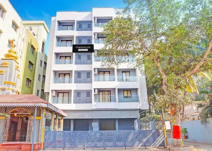 Townhouse Amanora Park Town Formerly Samrat Inn