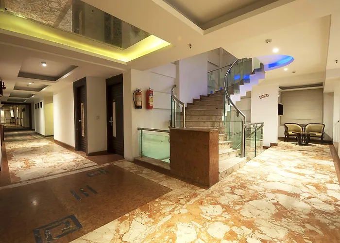Hotel Le Roi Near New Delhi Railway Station