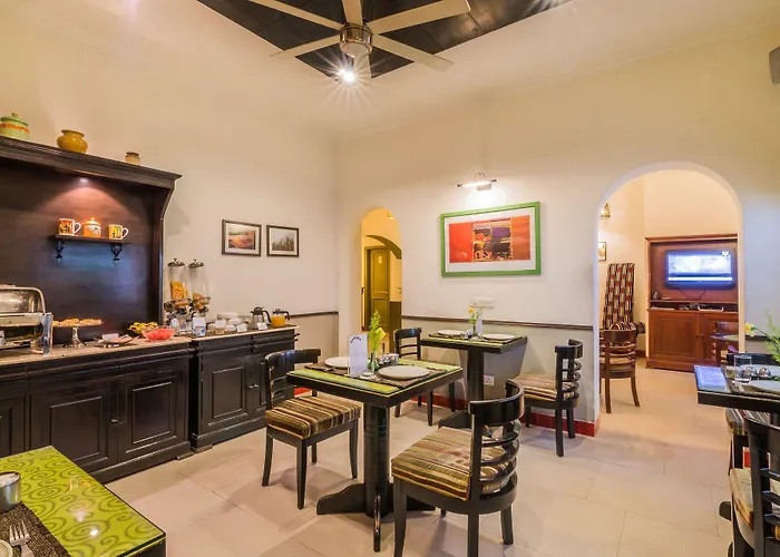 Home@F37 Kailash Colony Metro