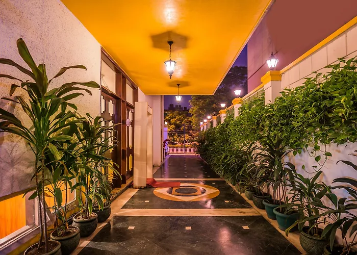 Home@F37 Kailash Colony Metro