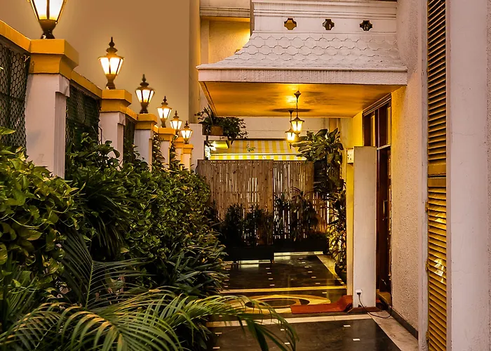 Home@F37 Kailash Colony Metro