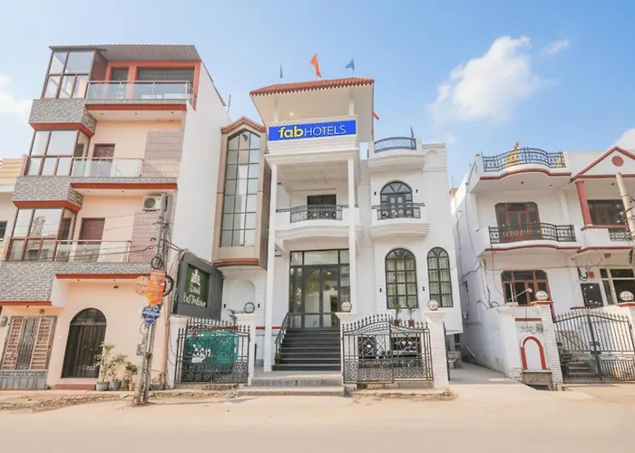Fabhotel Raj Palace