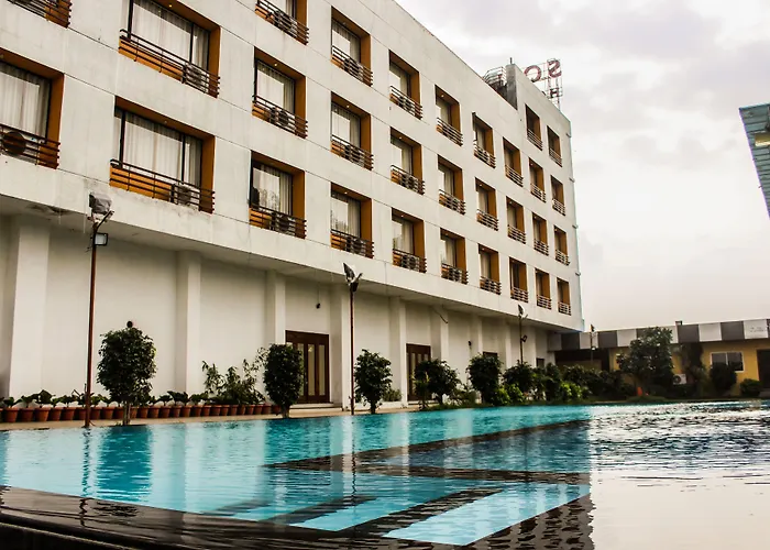 Solitaire Hotel And Resorts