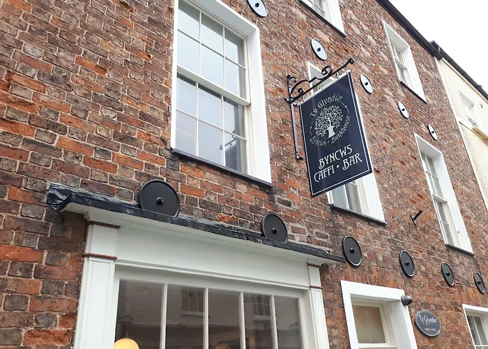 Ty Glyndwr Bunkhouse, Bar And Cafe