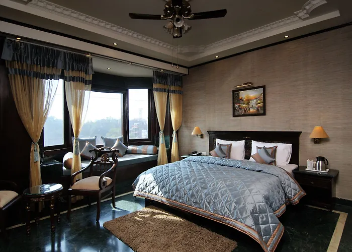 Hotel Diplomat Residency